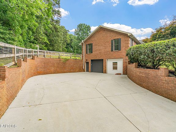 3rd image of 7814 Eden Ln