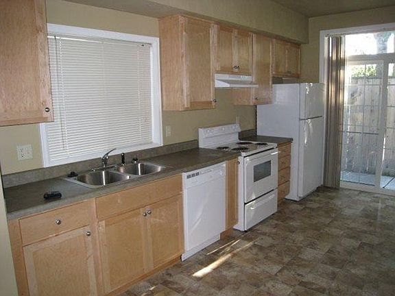 2nd image of 1780 Ferry Aly APT 11