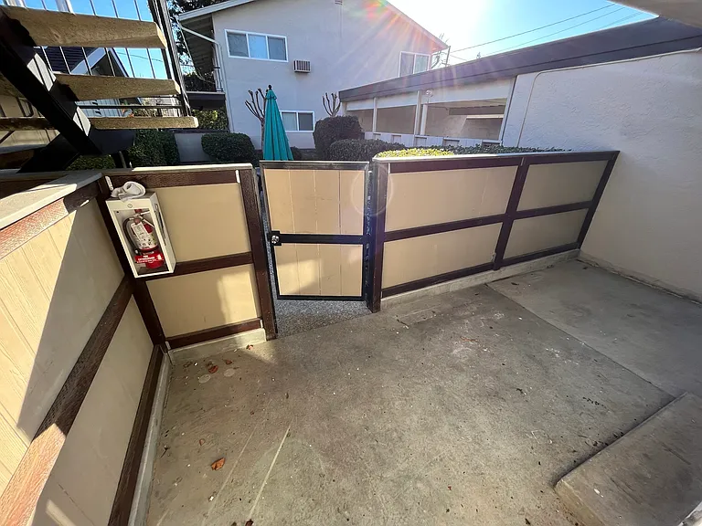 Redwood Apartments — Photo 13