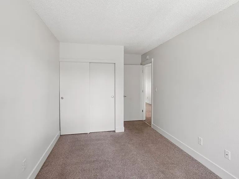 Beverly Grove Apartments — Photo 11