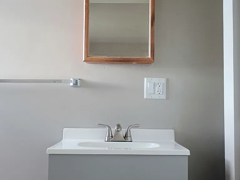 230 Joslen Blvd #8 — Photo 5