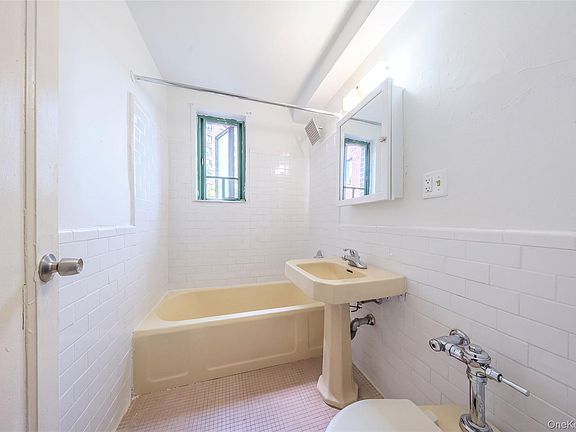 5th image of 1562 Unionport Road #3F