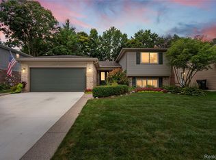 41961 Saltz Rd, Canton, MI 48187