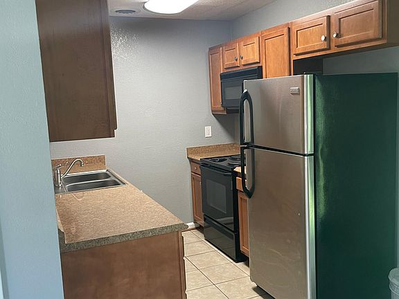 4th image of 932 Kyle Ave NE #932