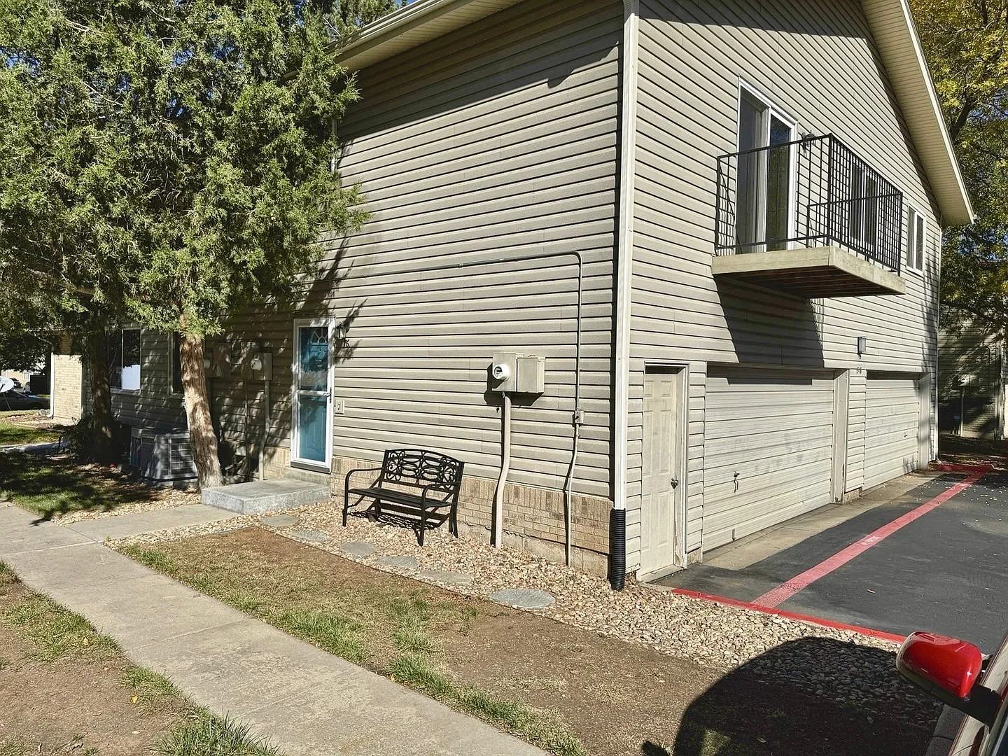 Charming 2BR Townhome in Lakewood — Photo 3