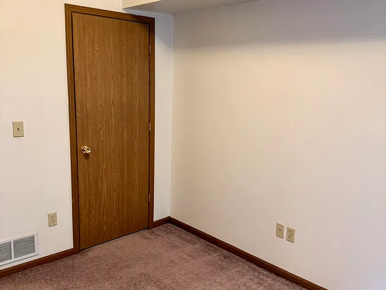 512 S Dubuque St #2 — Photo 16