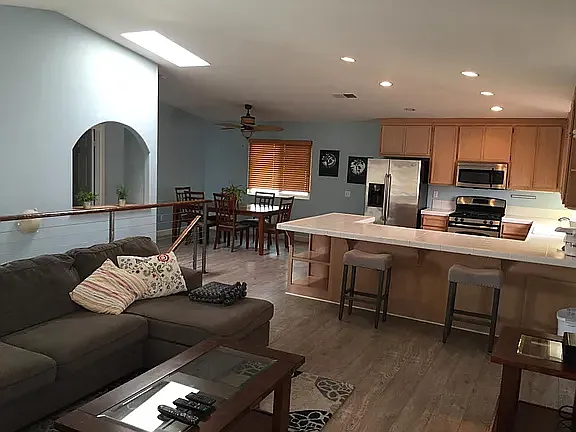 3 bed, 2.5 bath, 1756 sqft, $4,900 — Photo 2