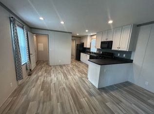 287 Dakota Ct, Belleville, MI