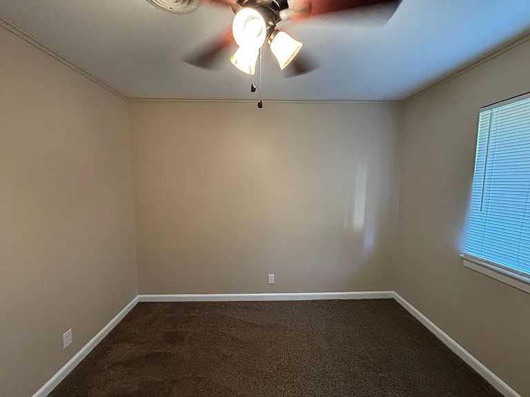 6900 Cloverdale Dr — Photo 2