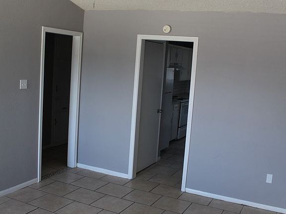 4th image of 303 Horseshoe Dr #B