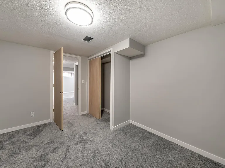 812 S 49th St — Photo 21