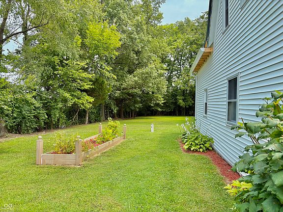 5th image of 3987 N Bowman Rd