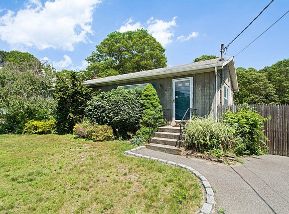 2nd image of 685 Waverly Ave