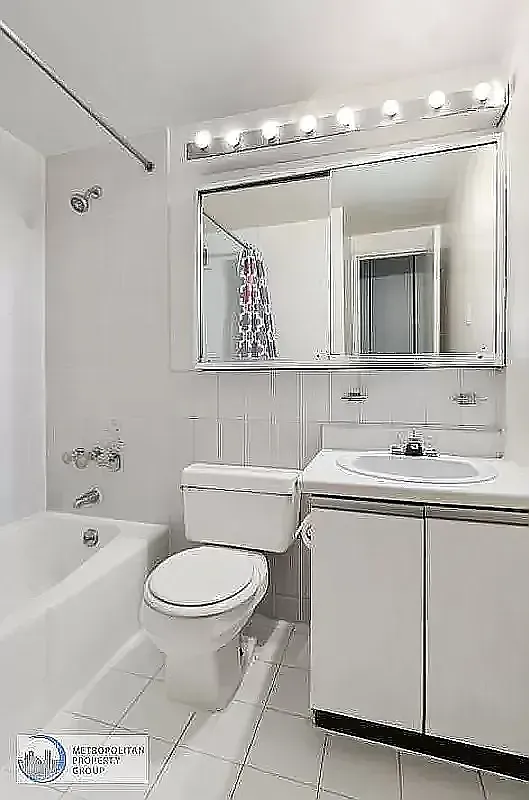 220 East 24th Street — Photo 4