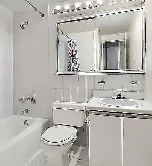 220 E 24th St #7F — Photo 4