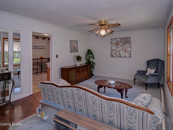 4th image of 220 Greenbriar Ln