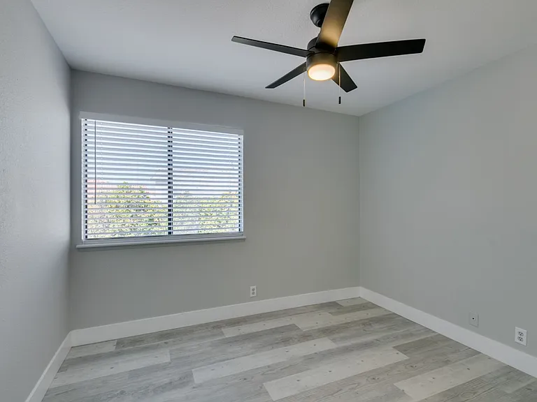 91 Trevor Dr — Photo 30