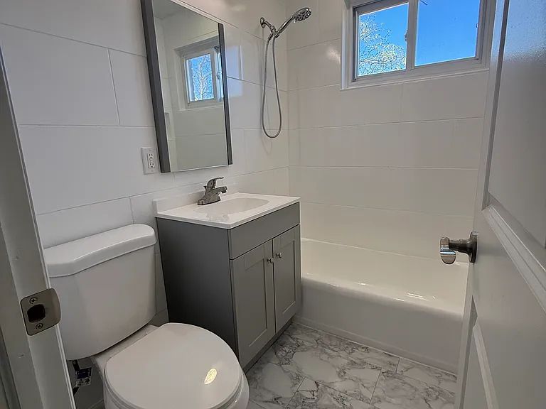 142 Joliet St SW #B — Photo 13