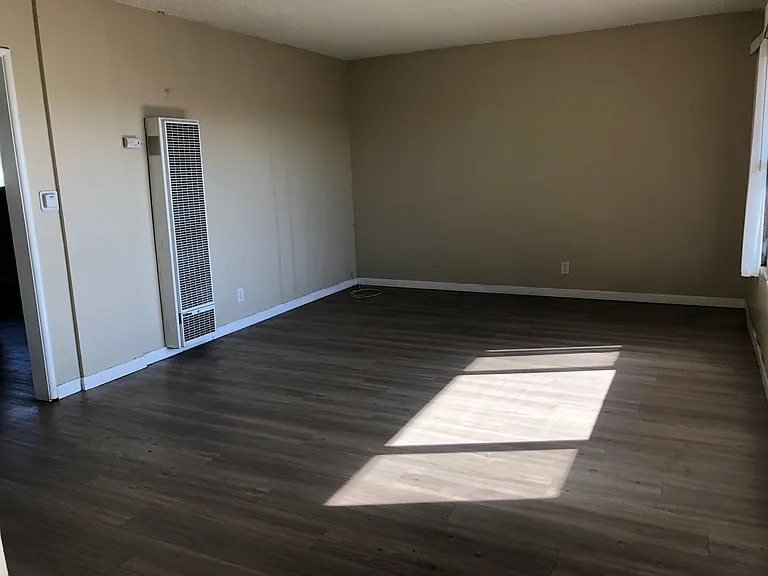 1834 Pine Ave — Photo 13