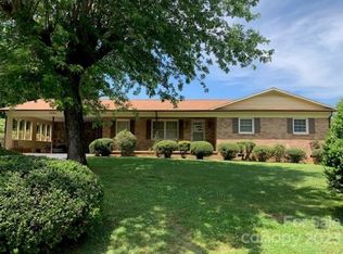 2678 Fairway Acres Cir, Lenoir, NC 28645