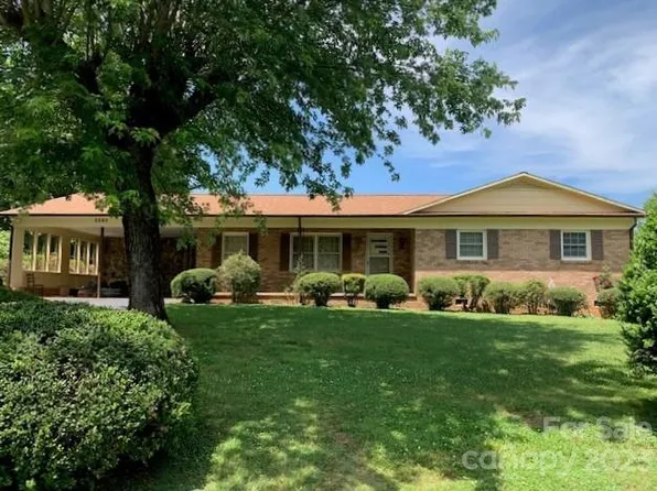 2678 Fairway Acres Cir, Lenoir, NC 28645