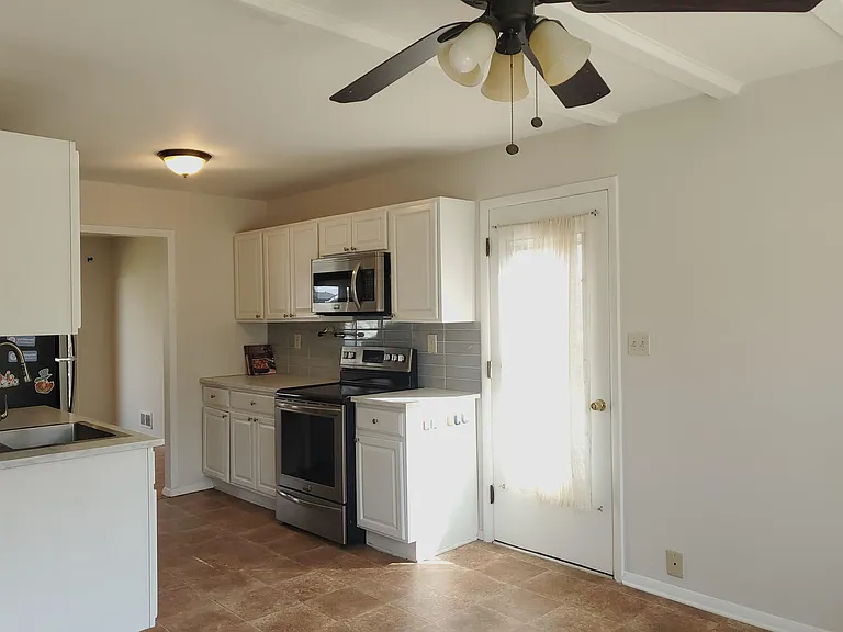 702 W Edmonston Dr — Photo 10