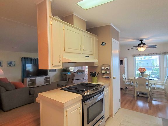 4th image of 8119 Lemonwood Dr S