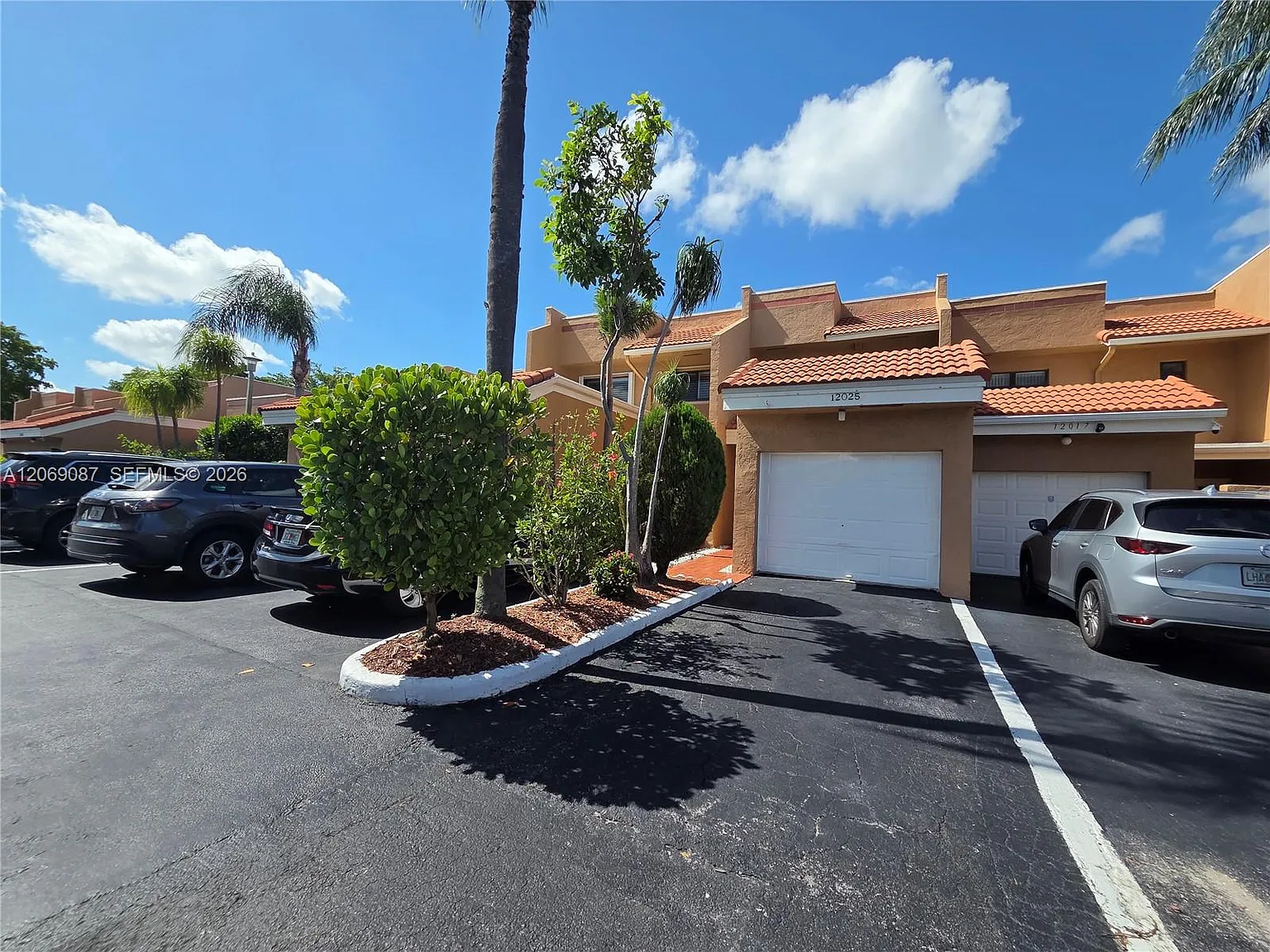 Pembroke Lakes South — Photo 2