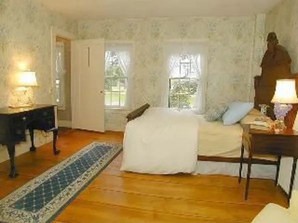 511 N Main St, Suffield, CT 06078