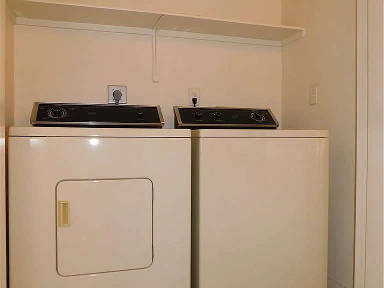 5221 Lindell Rd #202 — Photo 26