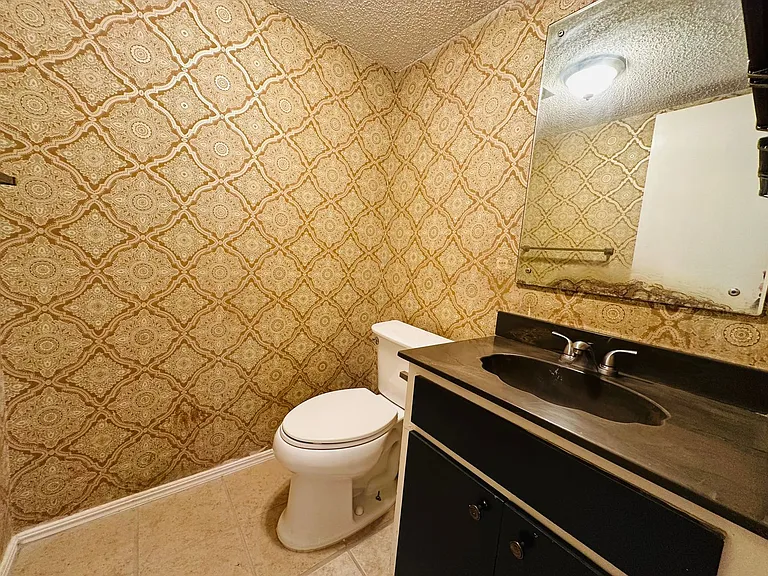 6034 Nw Expy #B — Photo 17