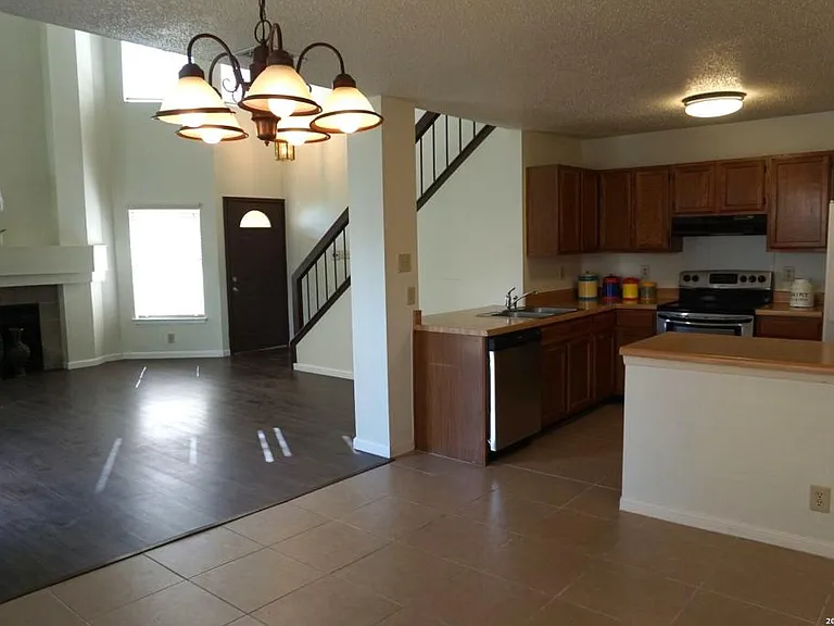 8435 Forest Ridge Dr — Photo 6