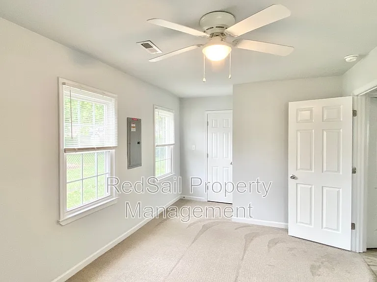 109 Peachtree Ln — Photo 15