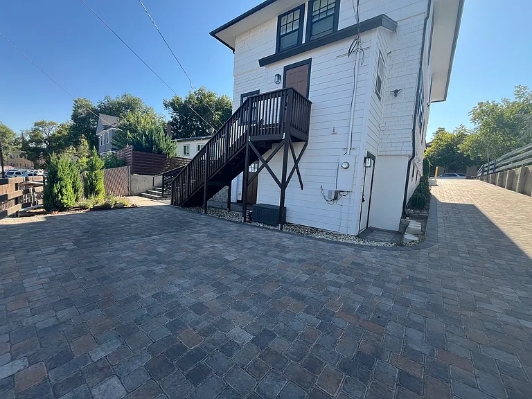 780 Forest St #D — Photo 9