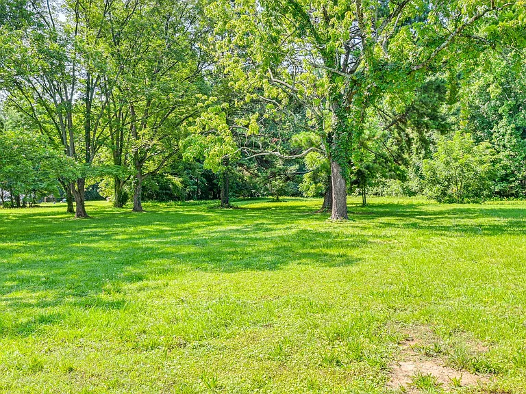 611 Austin Dr — Photo 7