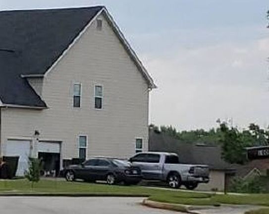 Exterior Neighborhood (street photo)