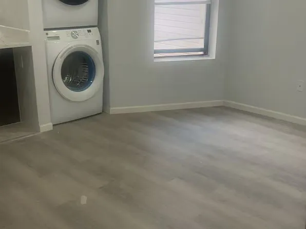 3037 S Loomis St #2F, Chicago, IL 60608