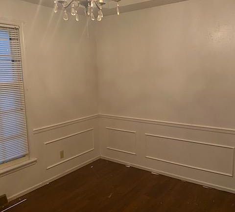 3rd image of 9711 Elm Ave