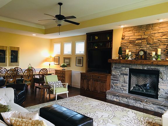 GREAT ROOM 