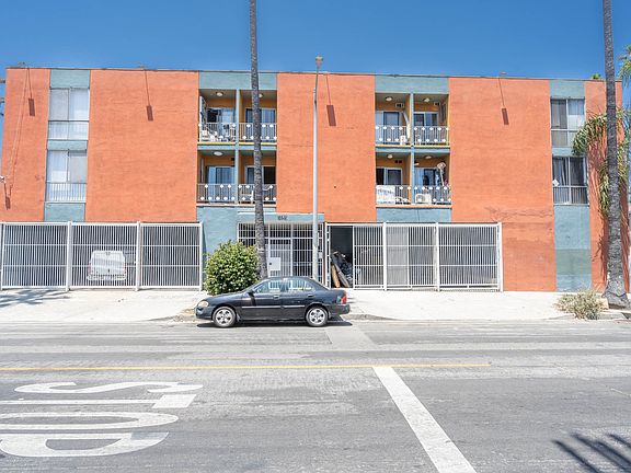 3rd image of 935 S Mariposa Ave #4