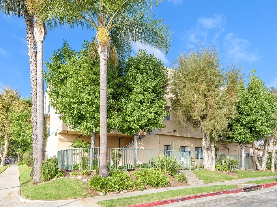 955 E Hyde Park Blvd