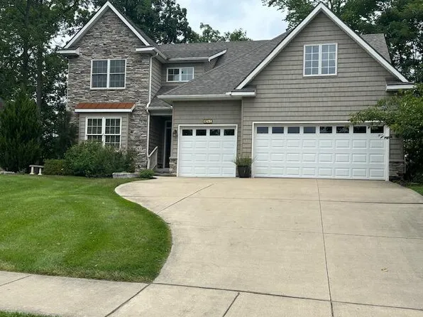 8243 Heathertree Ln, Brighton, MI 48116