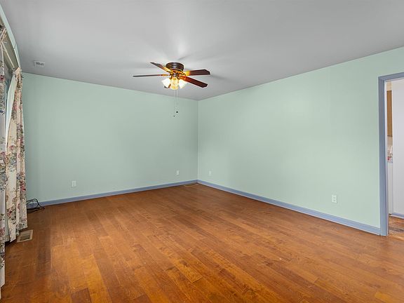 3rd image of 720 N Wayne St