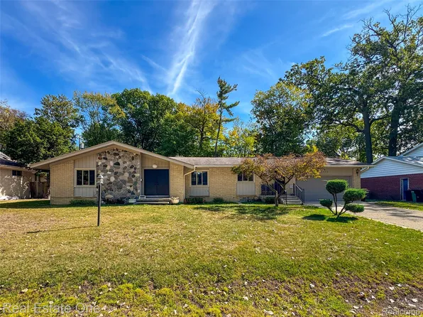 19049 Birchridge St, Southfield, MI 48075