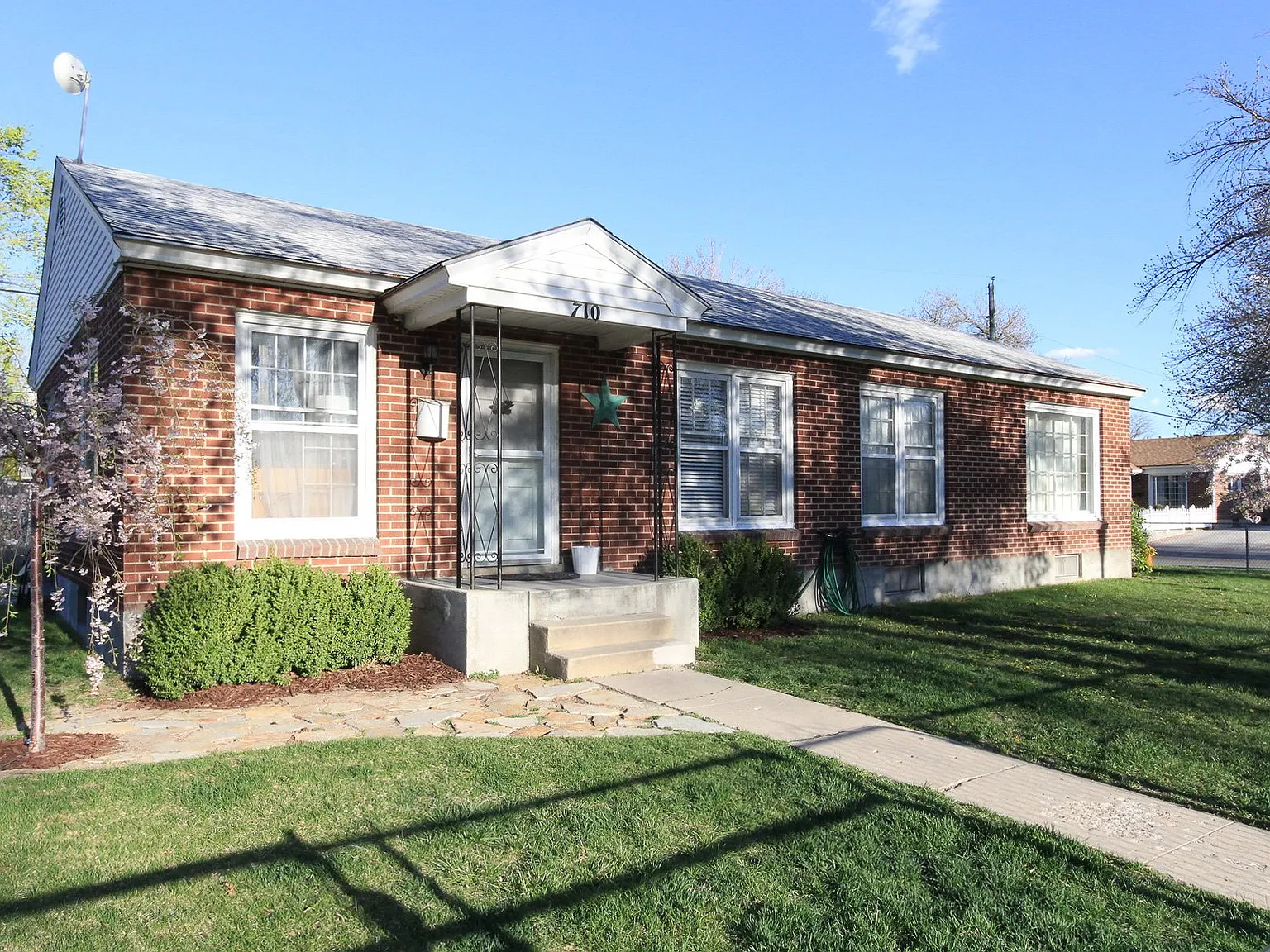 Fully Remodeled 4 Bed, 2 Bath Home in Prime Rose Park Location! — Photo 2