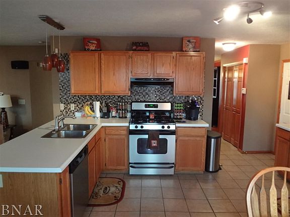 4th image of 2910 Clearwater Ave