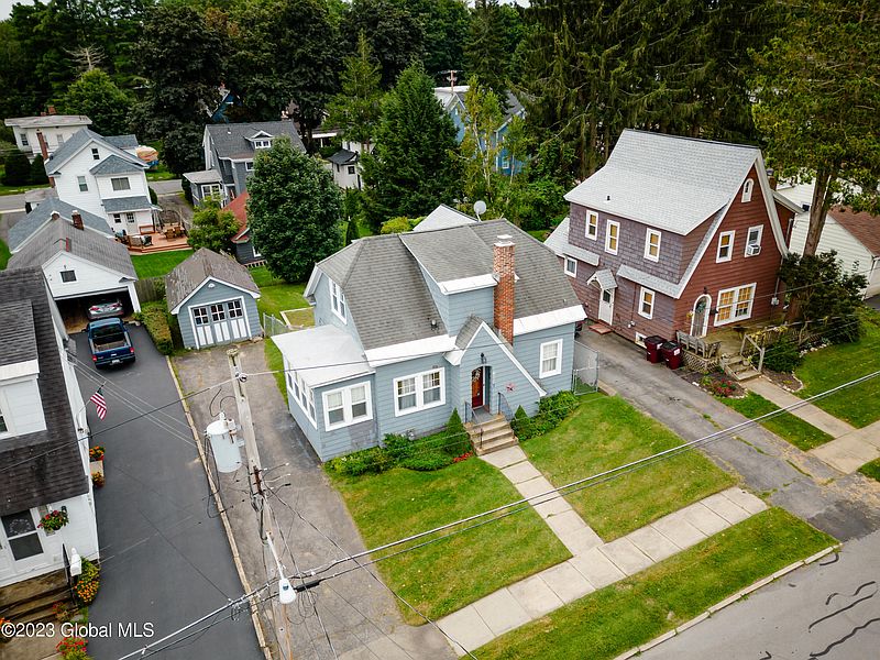 2nd image of 7 Gillen Terrace
