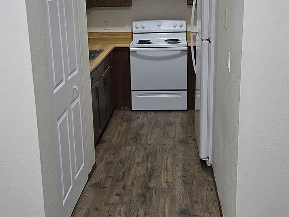 2nd image of 901 Progress St #5