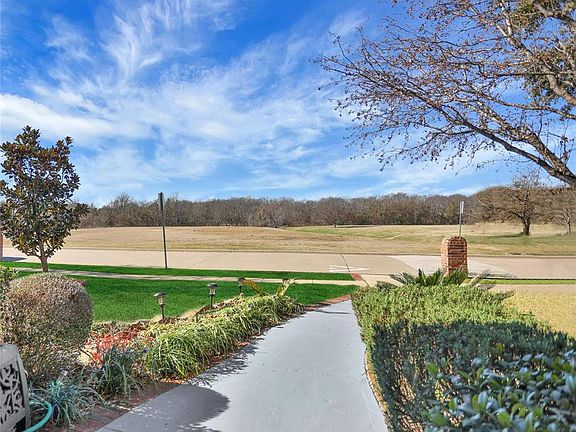 4th image of 3326 Willowcreek Dr