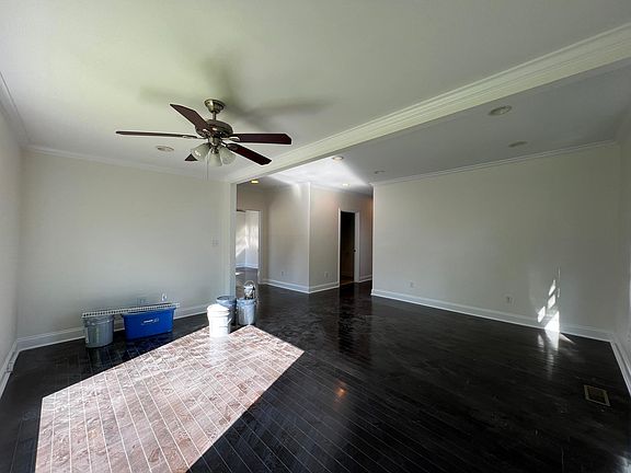 3rd image of 211 N Bragg Ave